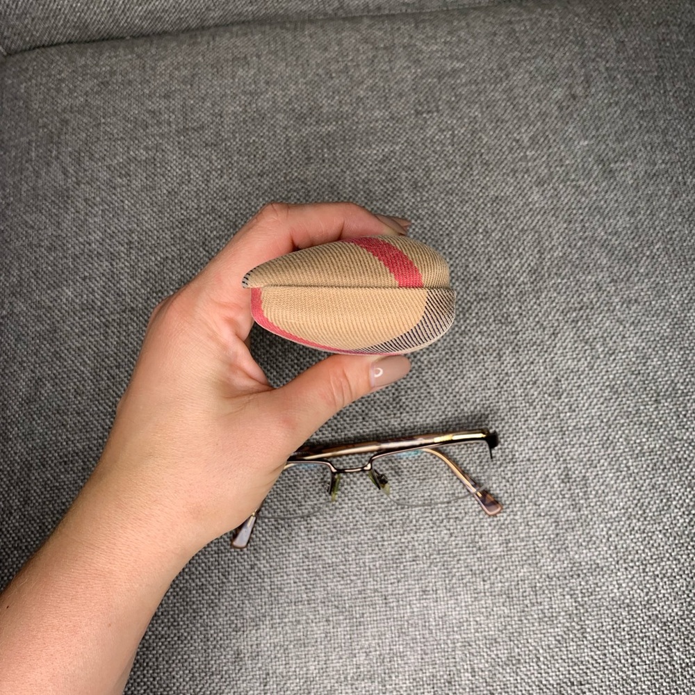 Burberry case and glasses 🤓 - Picture 9 of 12